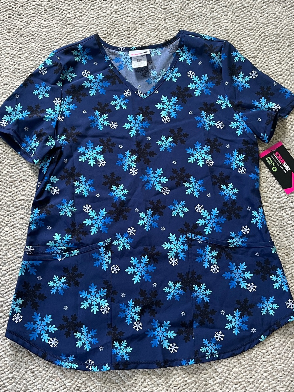 NWT Women’s Small Blue Snowflake Print Scrubstar Scrub Top